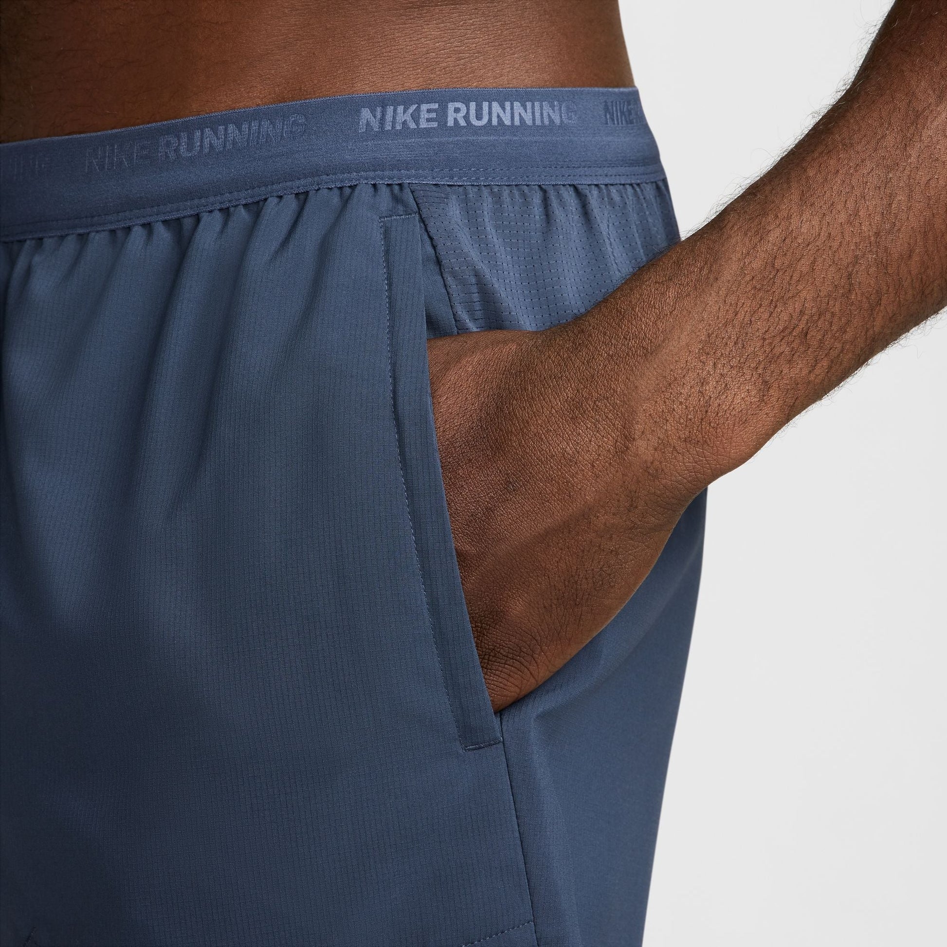  Men's Nike Stride 2-in-1 7" Short - DM4759-437