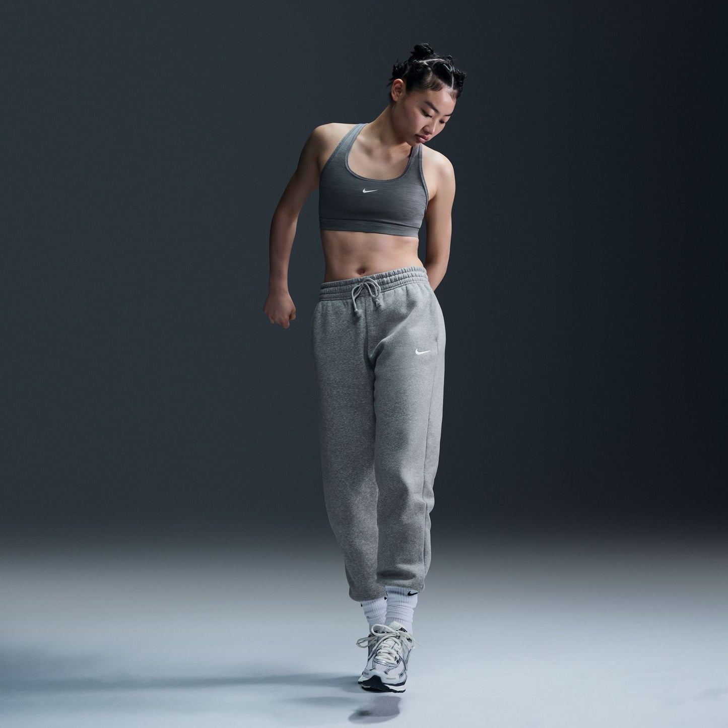  Women's Nike Swoosh Light Support Bra - DX6817-085