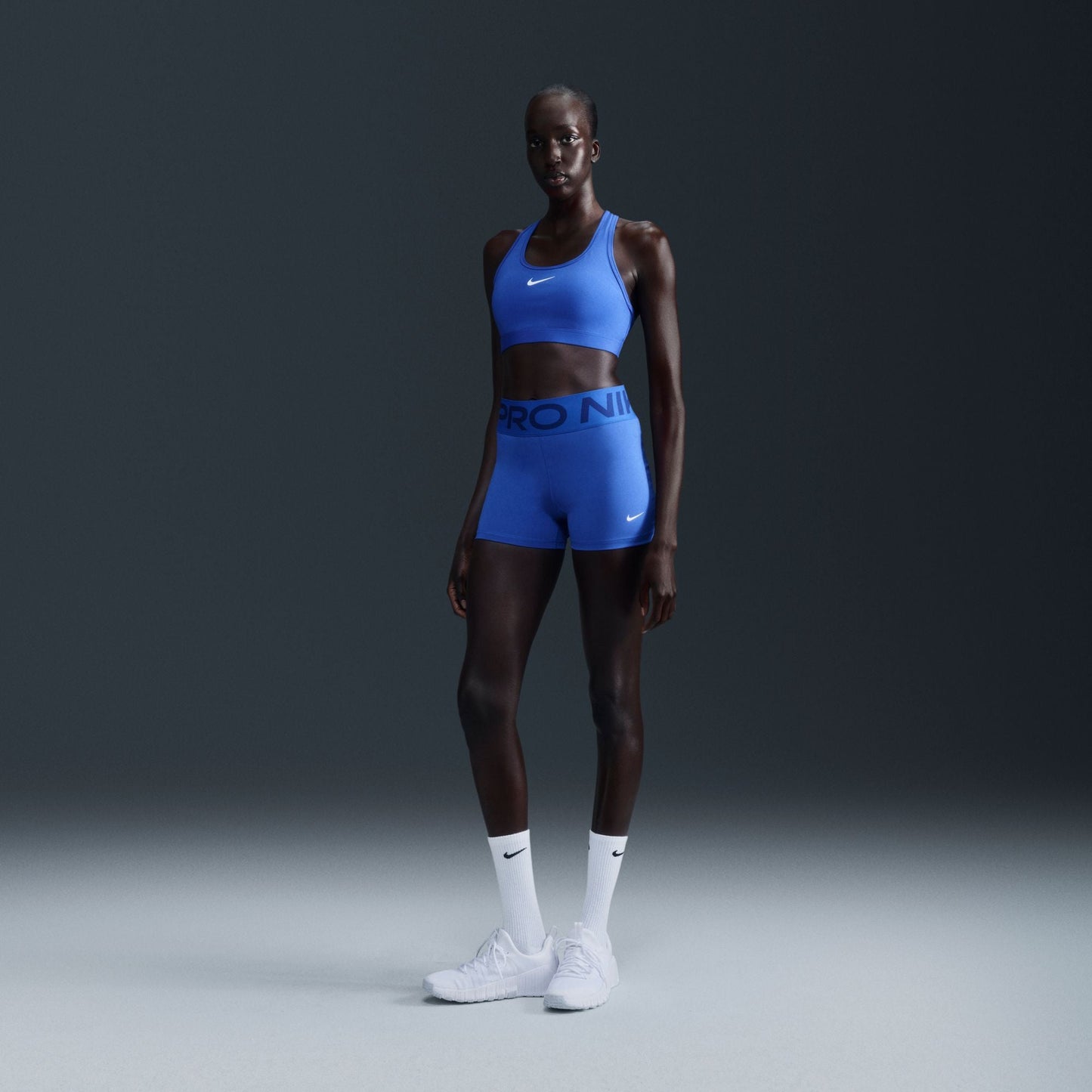  Women's Nike Swoosh Medium Support Bra - DX6821-405
