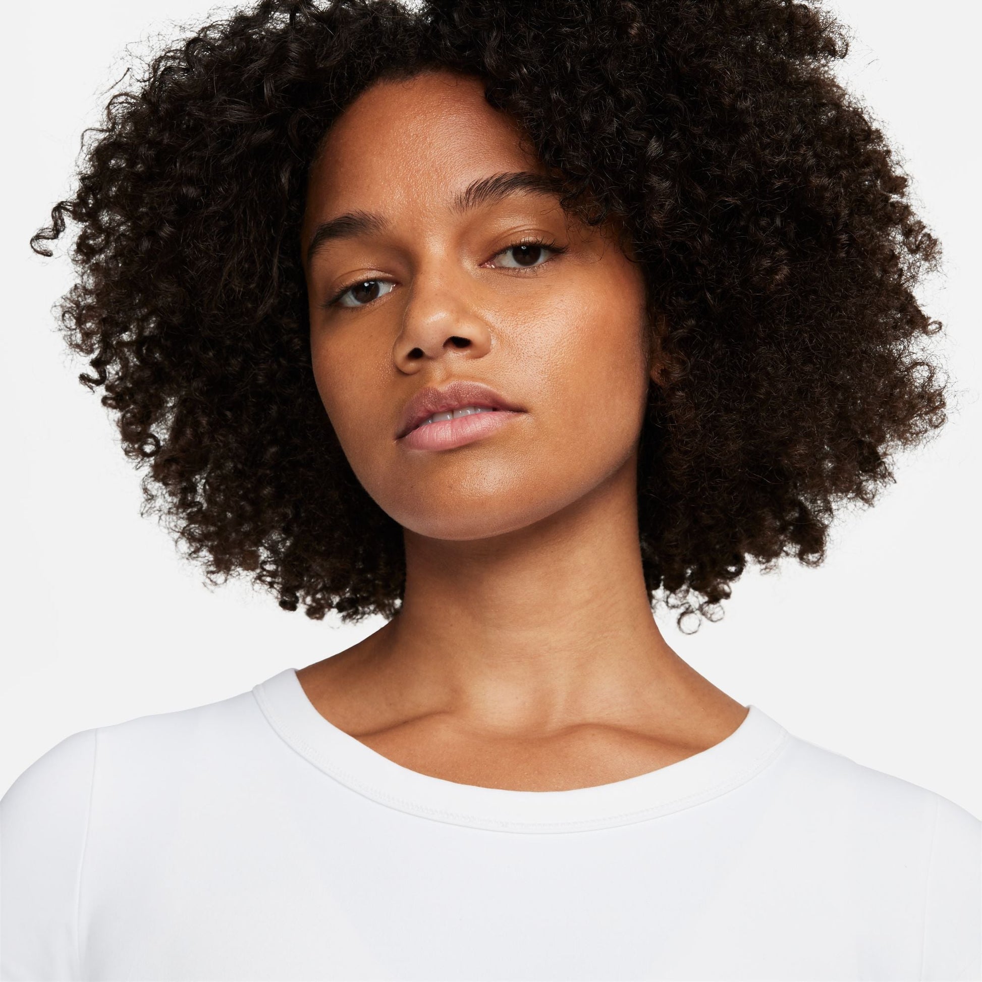  Women's Nike One Fitted Cropped Top - FN2804-100