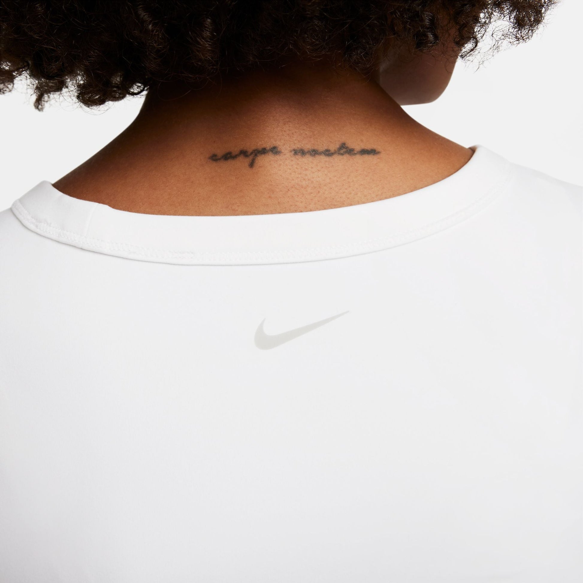  Women's Nike One Fitted Cropped Top - FN2804-100